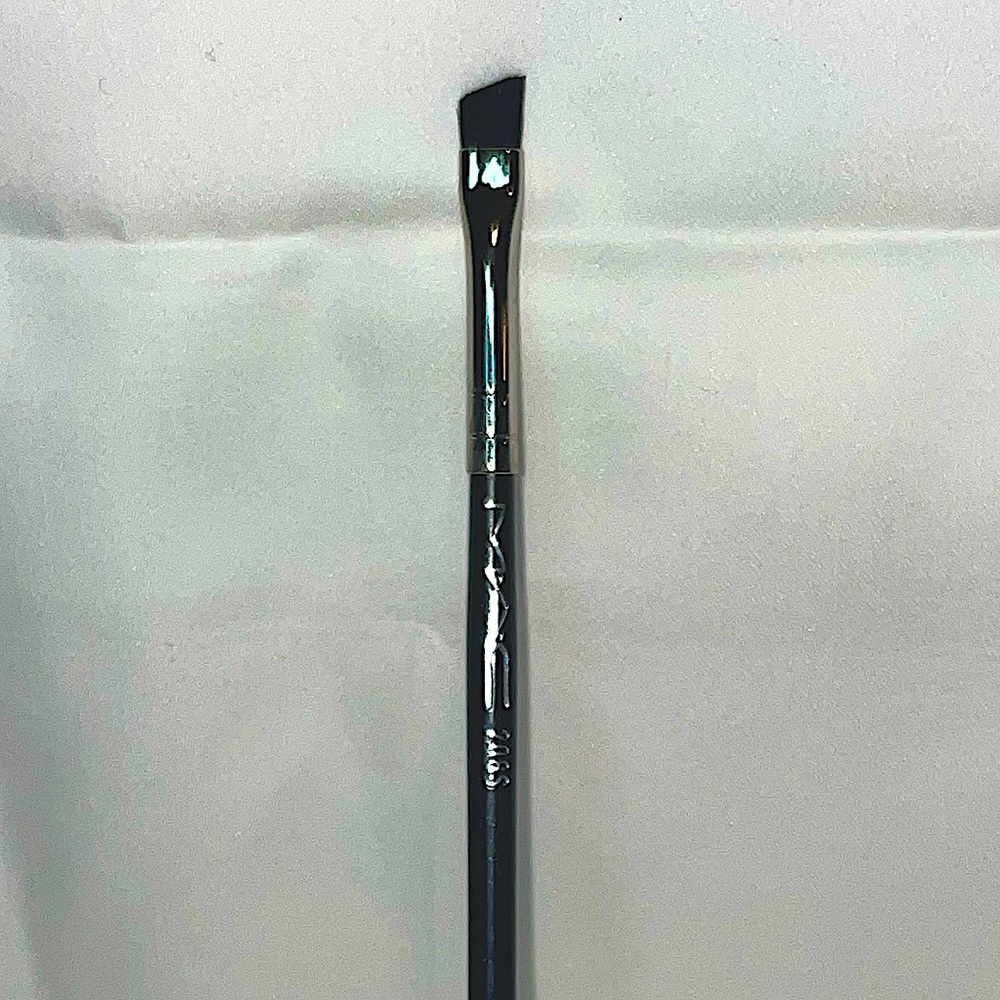 MAC #208s brush brows